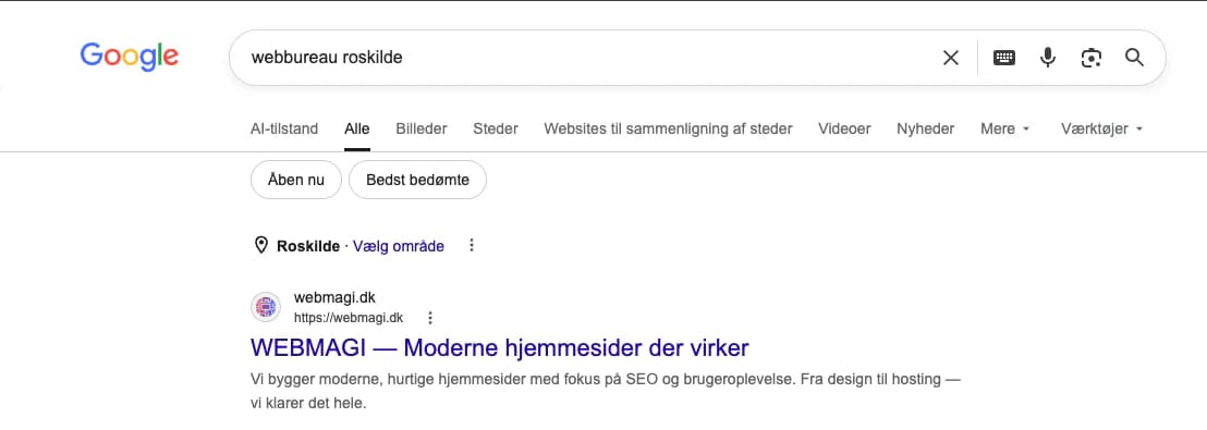 Google-søgning på “webbureau roskilde” med Roskilde som lokation — webmagi.dk ligger som første resultat